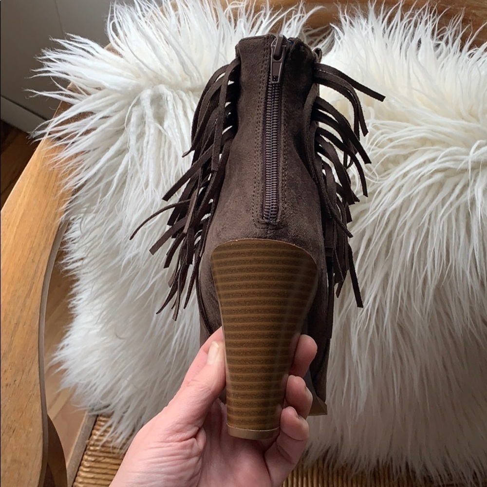 Kaiya Brown Chunky heel Vegan Suede Fringe Bootie sz 7.5-8 - Picture 8 of 10